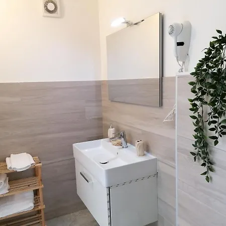 ベッド・アンド・ブレックファスト Rara Domus 3*