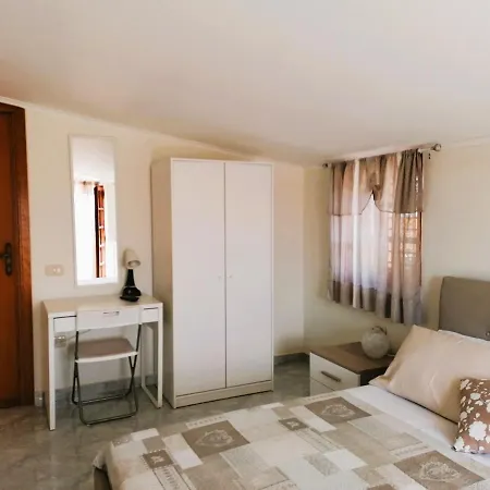 Rara Domus Bed & Breakfast 3*