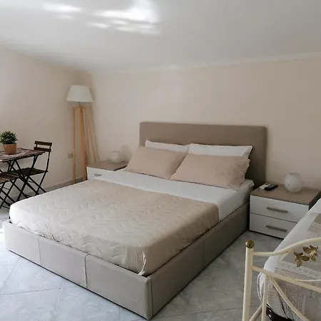 ベッド・アンド・ブレックファスト Rara Domus